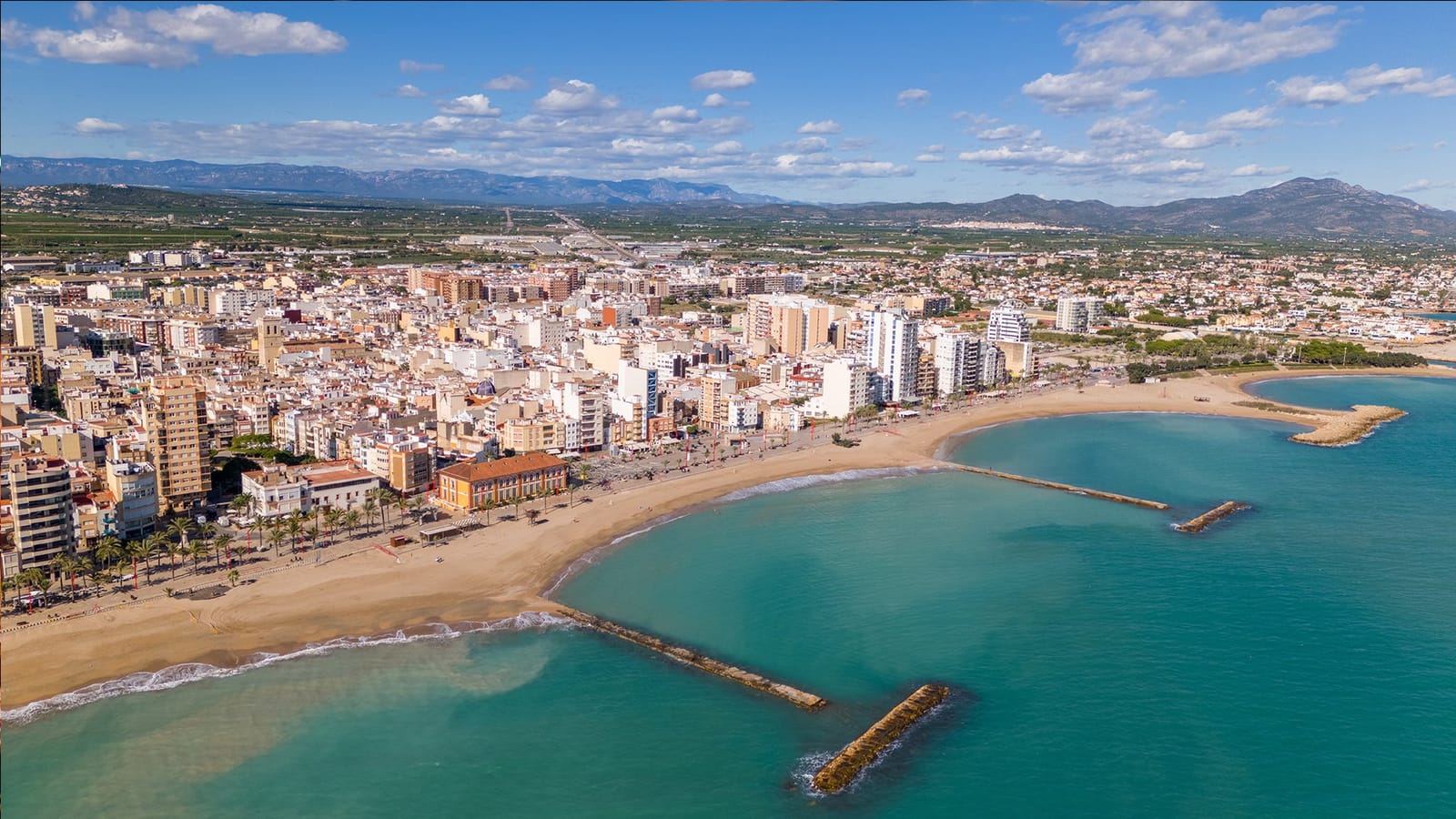 Vinaròs and its beach from the air